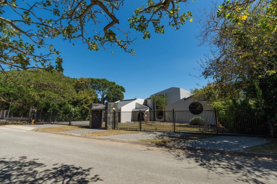 6 Bedroom Property for Sale in Walmer Heights Eastern Cape